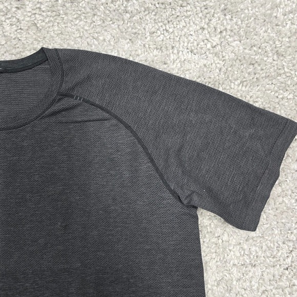 Lululemon Shirt Mens XXL Charcoal Gray Metal Vent Tech Short Sleeve Stretch - Picture 3 of 9